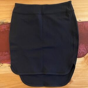 Lululemon Luon Black mini skirt size 4